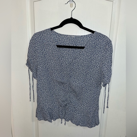 Woman’s H&M medium blouse - Picture 2 of 2